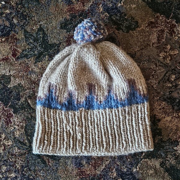 Vintage, hand made knit hat/touque/tuque with a pom-pom, unusual design, size L - Picture 3 of 5